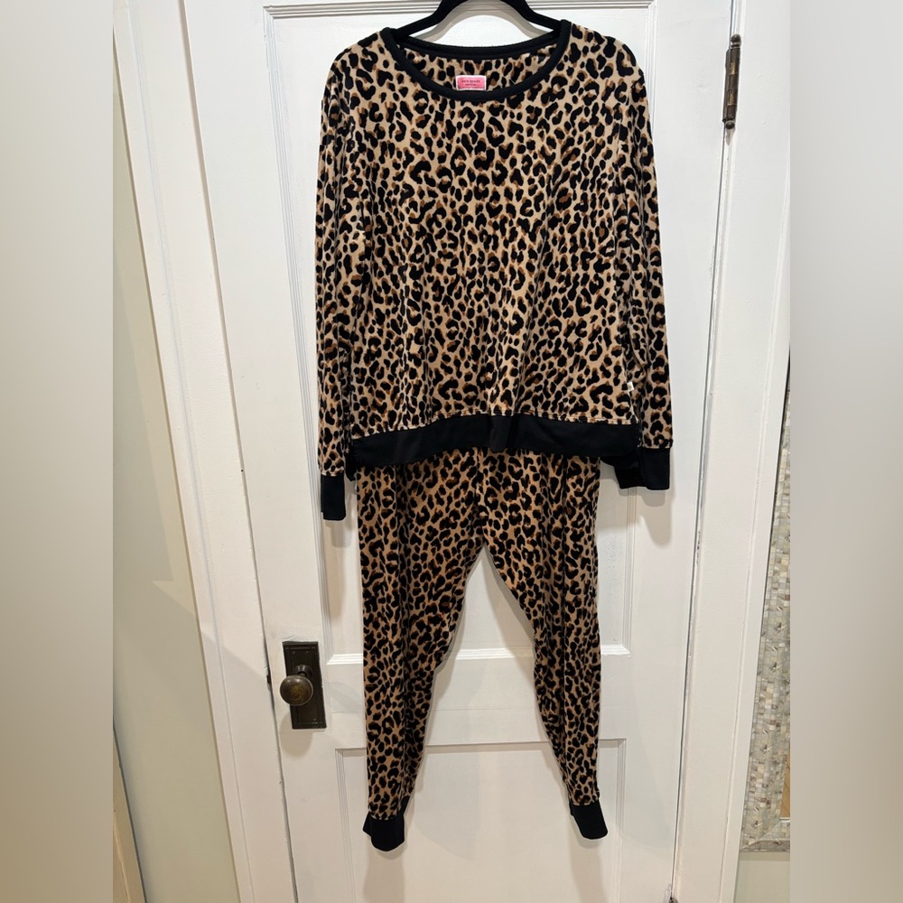 Kate Spade 2 piece Leopard Print lounge set